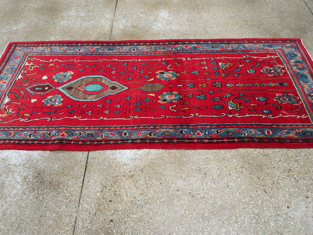 Vintage Persian Mahal Rug, No.26197 - Staging