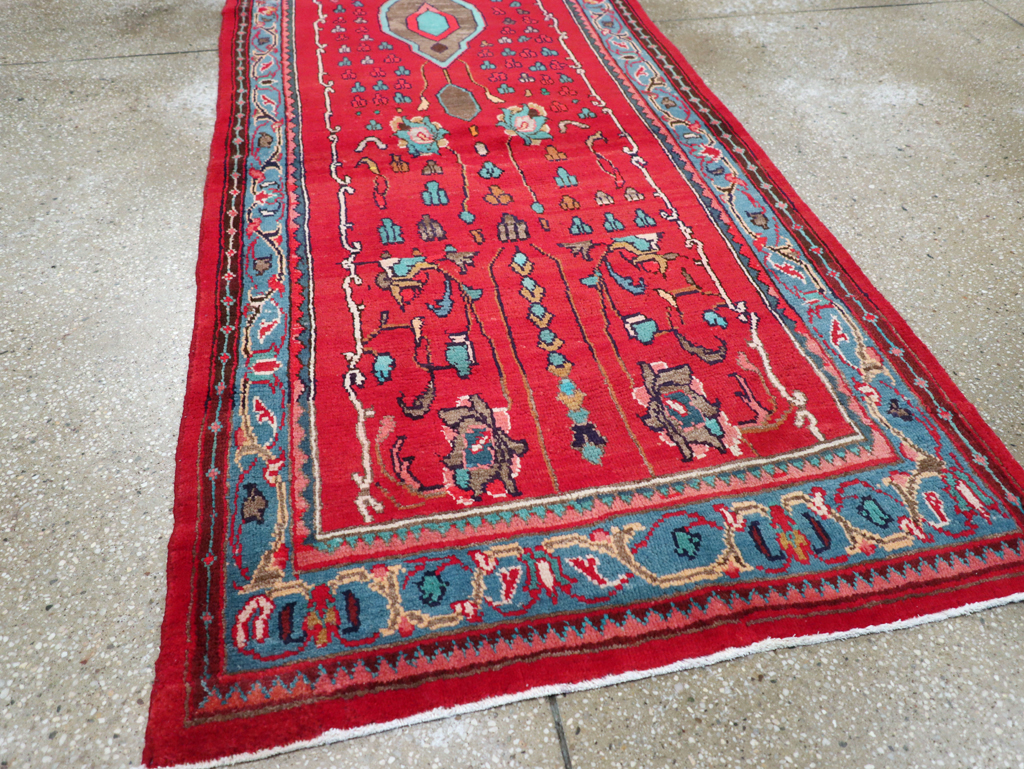 Vintage Persian Mahal Rug, No.26197 - Staging