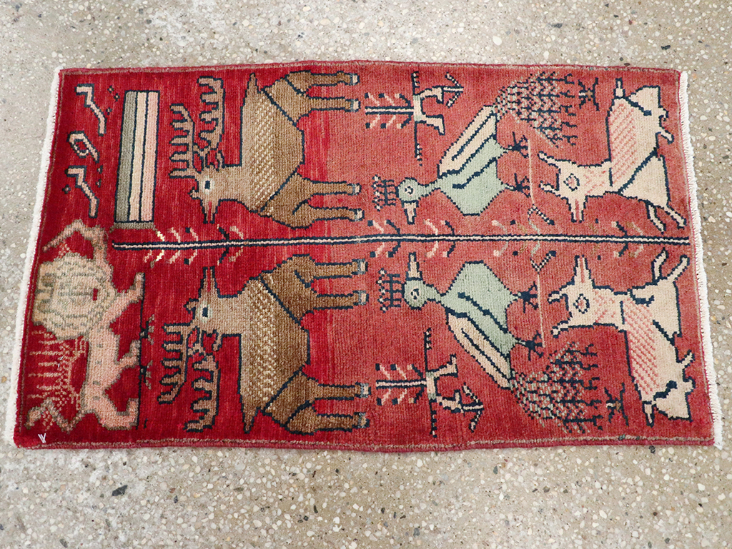 Vintage Persian Mahal Pictorial Rug, No.26228 - Staging