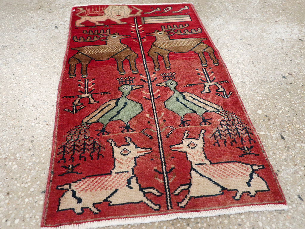 Vintage Persian Mahal Pictorial Rug, No.26228 - Staging