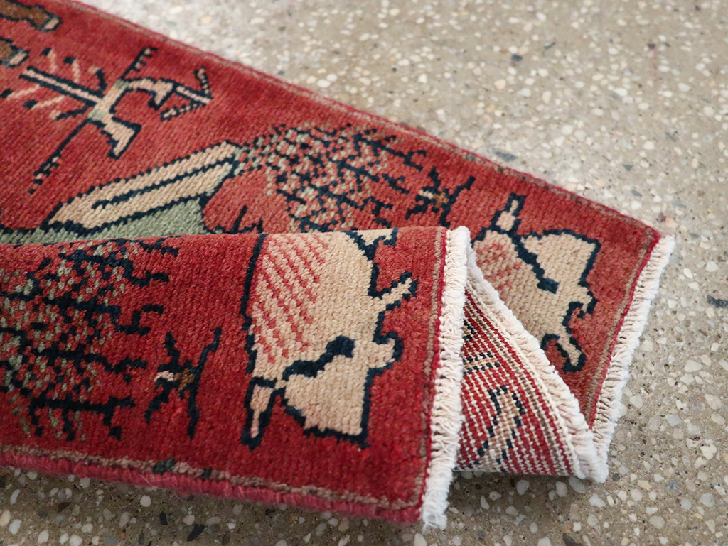 Vintage Persian Mahal Pictorial Rug, No.26228 - Staging