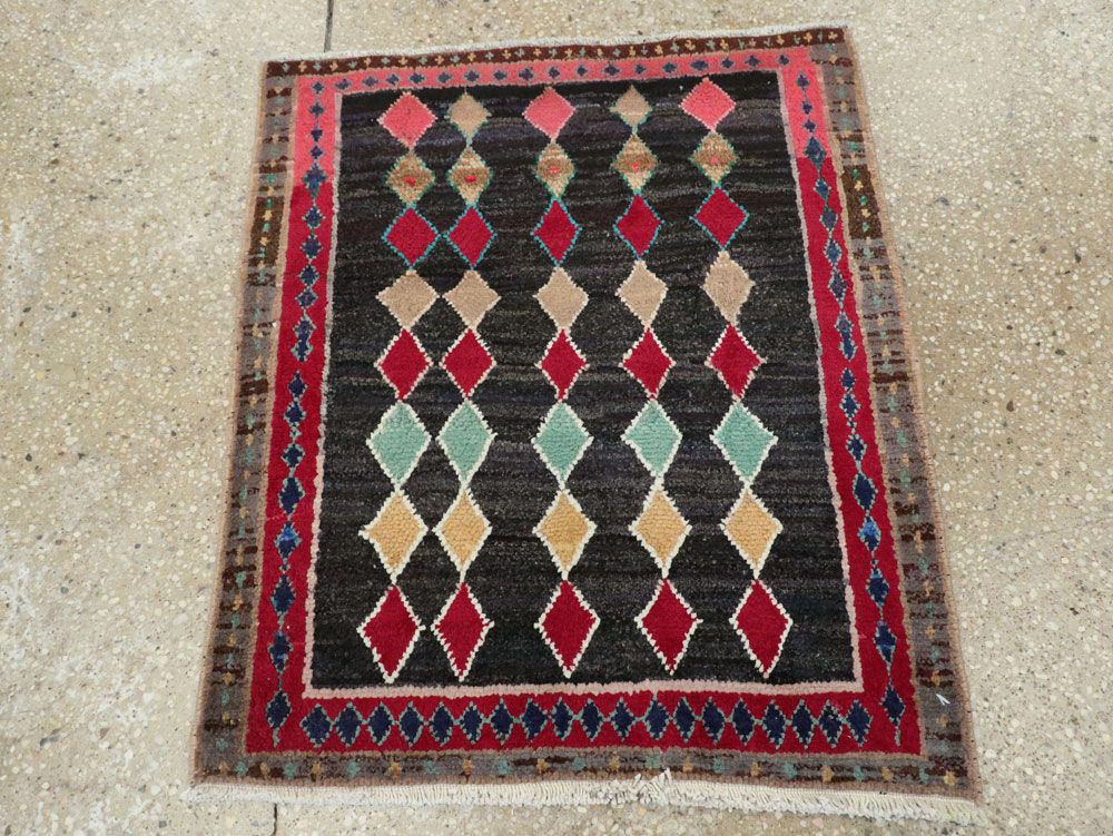Vintage Persian Mahal Rug, No.26237 - Staging