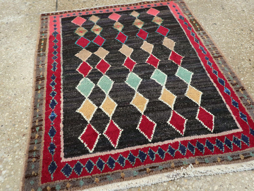 Vintage Persian Mahal Rug, No.26237 - Staging