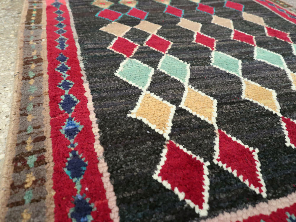 Vintage Persian Mahal Rug, No.26237 - Staging