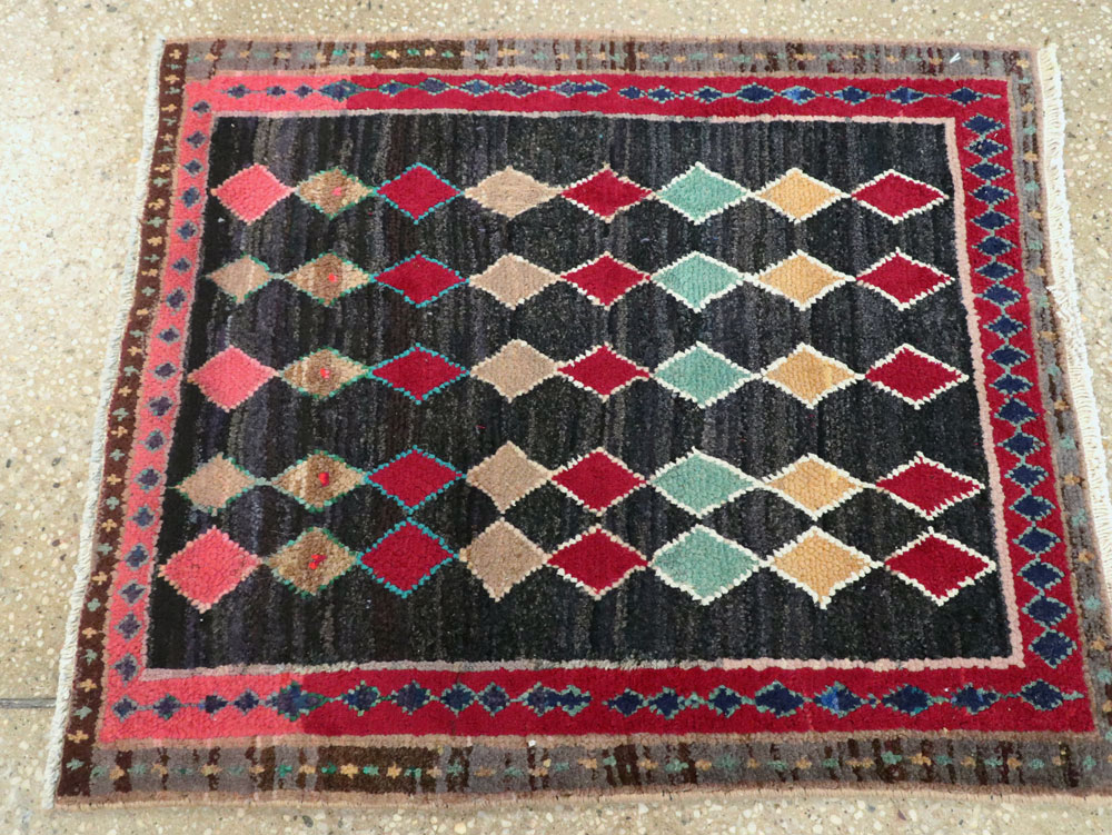 Vintage Persian Mahal Rug, No.26237 - Staging
