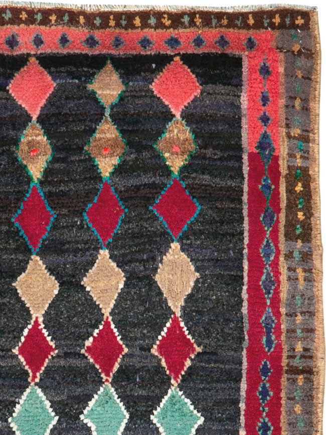 Vintage Persian Mahal Rug, No.26237 - Staging