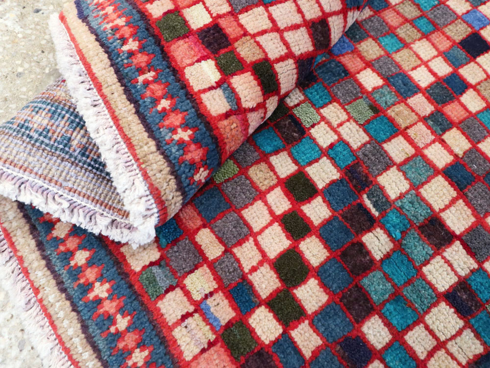 Vintage Persian Mahal Rug, No.26246 - Staging