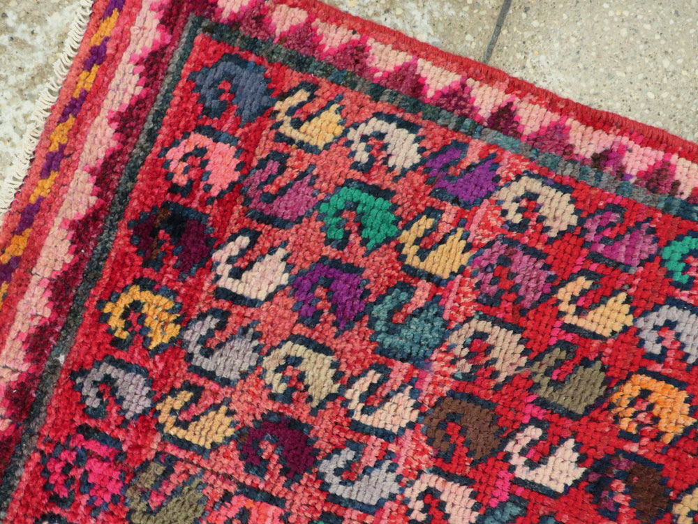 Vintage Persian Mahal Runner, No.26251 - Staging