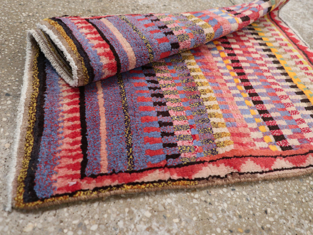 Vintage Persian Mahal Rug, No.26256 - Staging