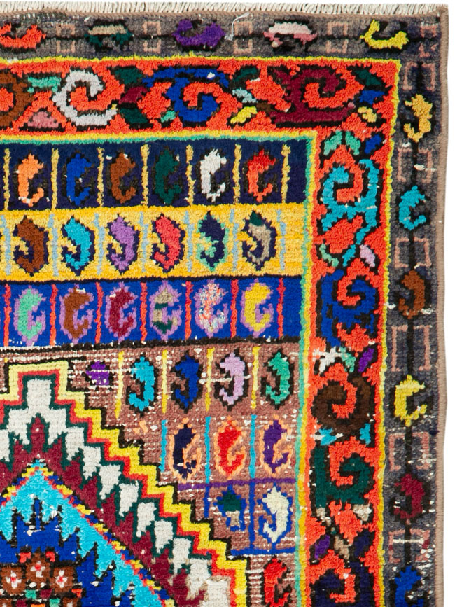 Vintage Persian Mahal Rug, No.26280 - Staging