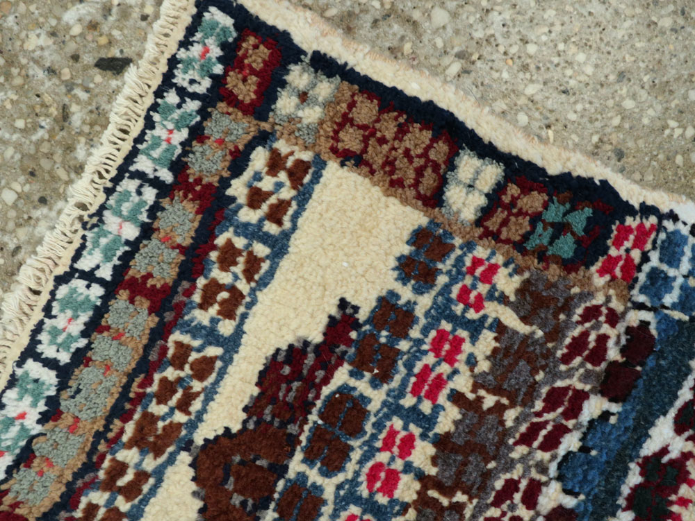 Vintage Persian Mahal Rug, No.26291 - Staging