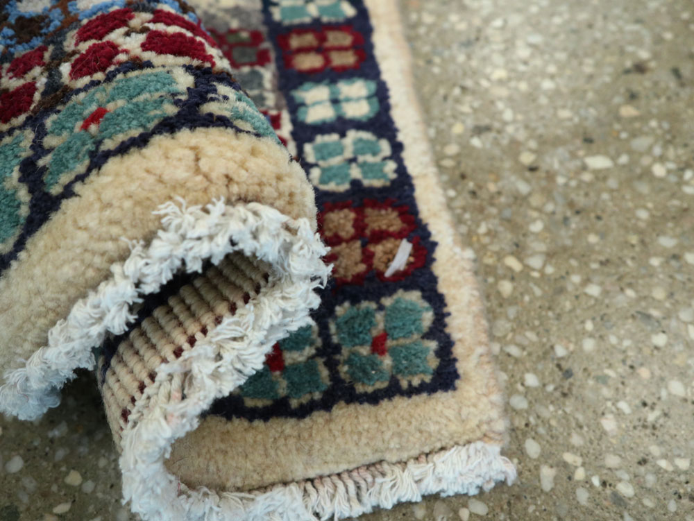 Vintage Persian Mahal Rug, No.26291 - Staging