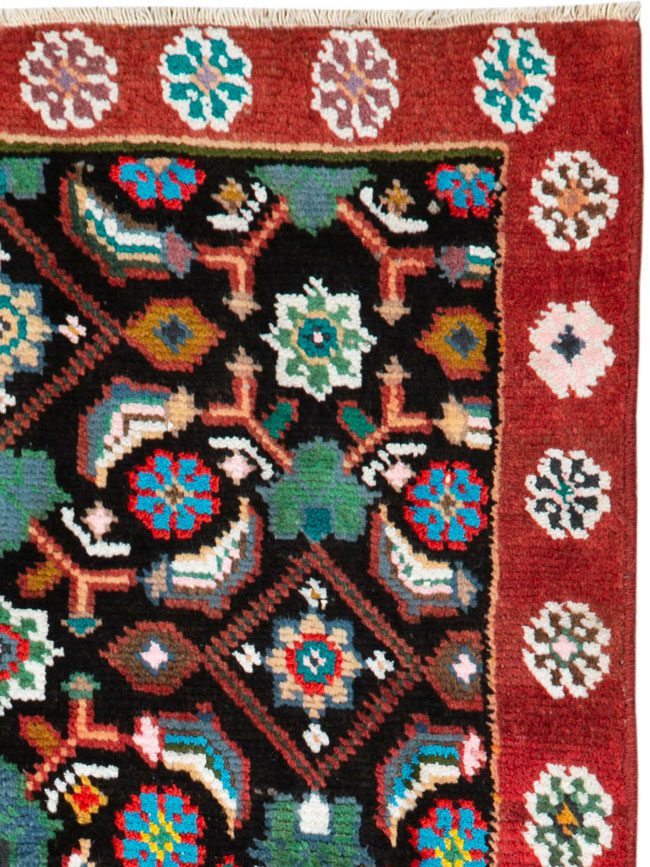 Vintage Persian Mahal Rug, No.26293 - Staging