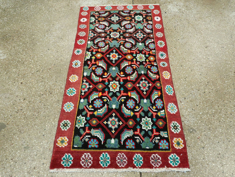 Vintage Persian Mahal Rug, No.26293 - Staging