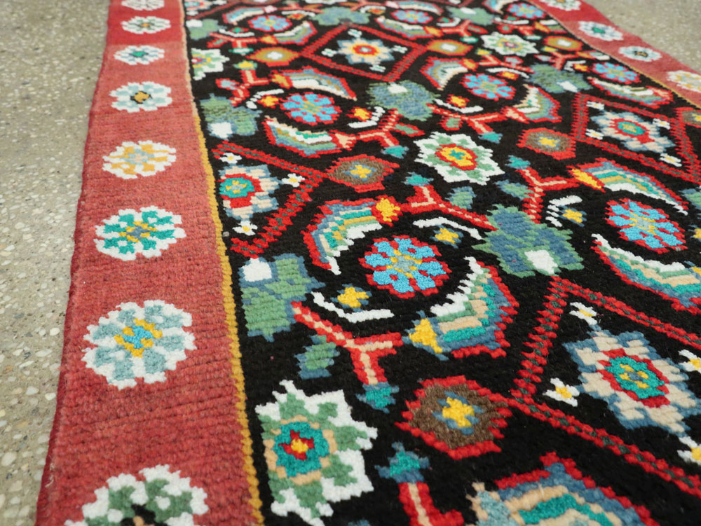 Vintage Persian Mahal Rug, No.26293 - Staging