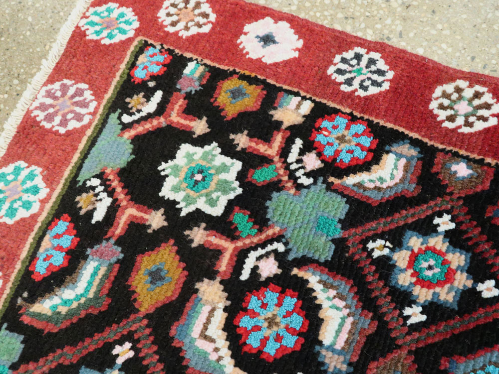 Vintage Persian Mahal Rug, No.26293 - Staging