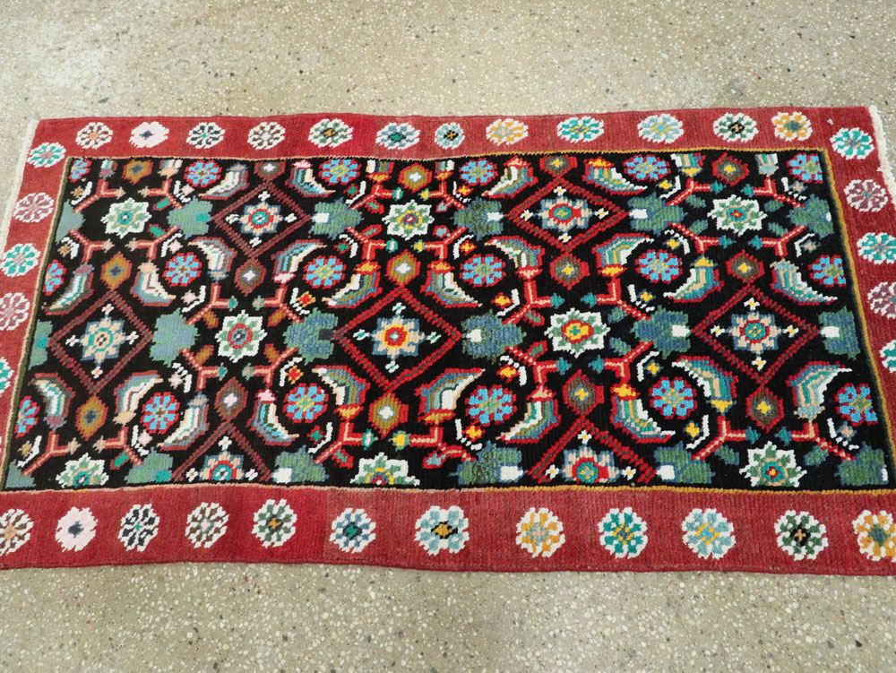 Vintage Persian Mahal Rug, No.26293 - Staging