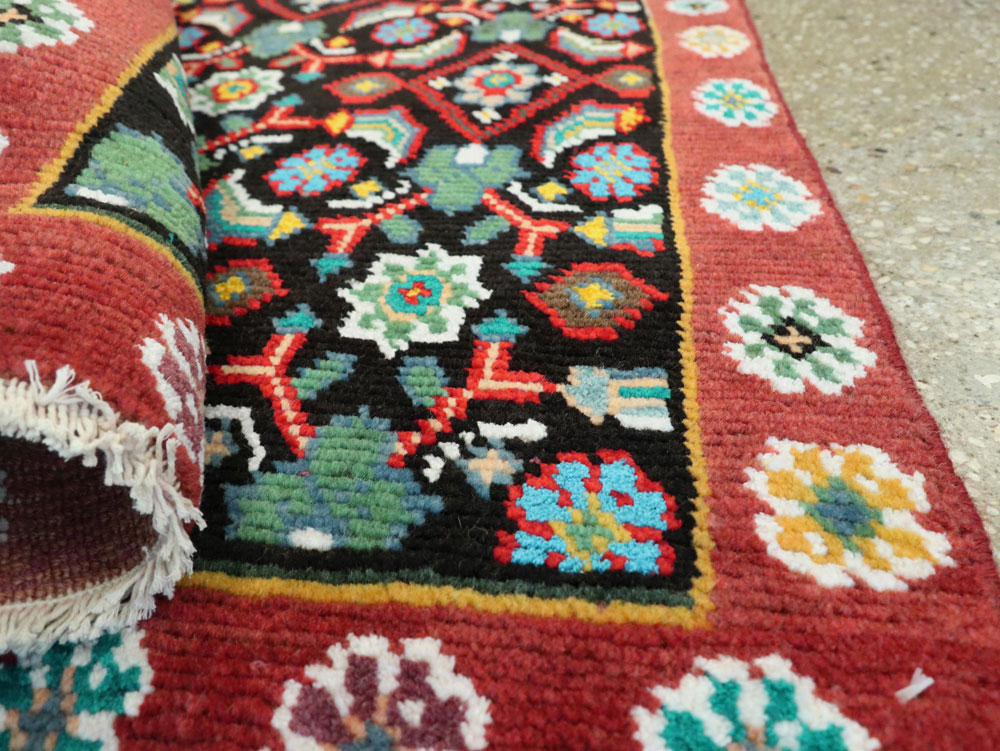 Vintage Persian Mahal Rug, No.26293 - Staging