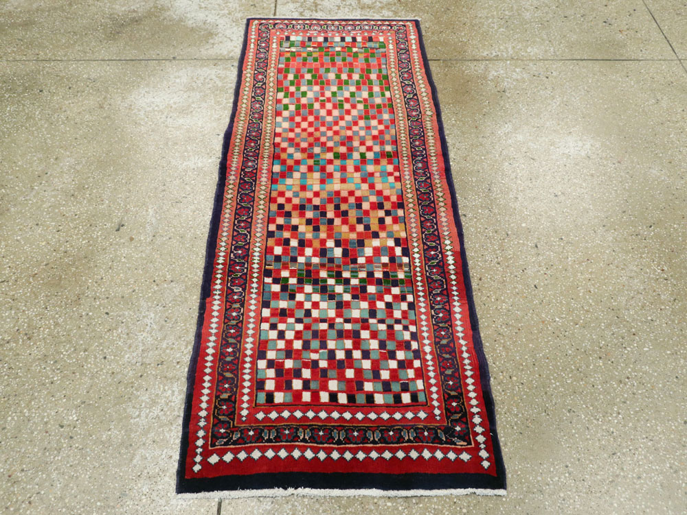 Vintage Persian Mahal Rug, No.26299 - Staging