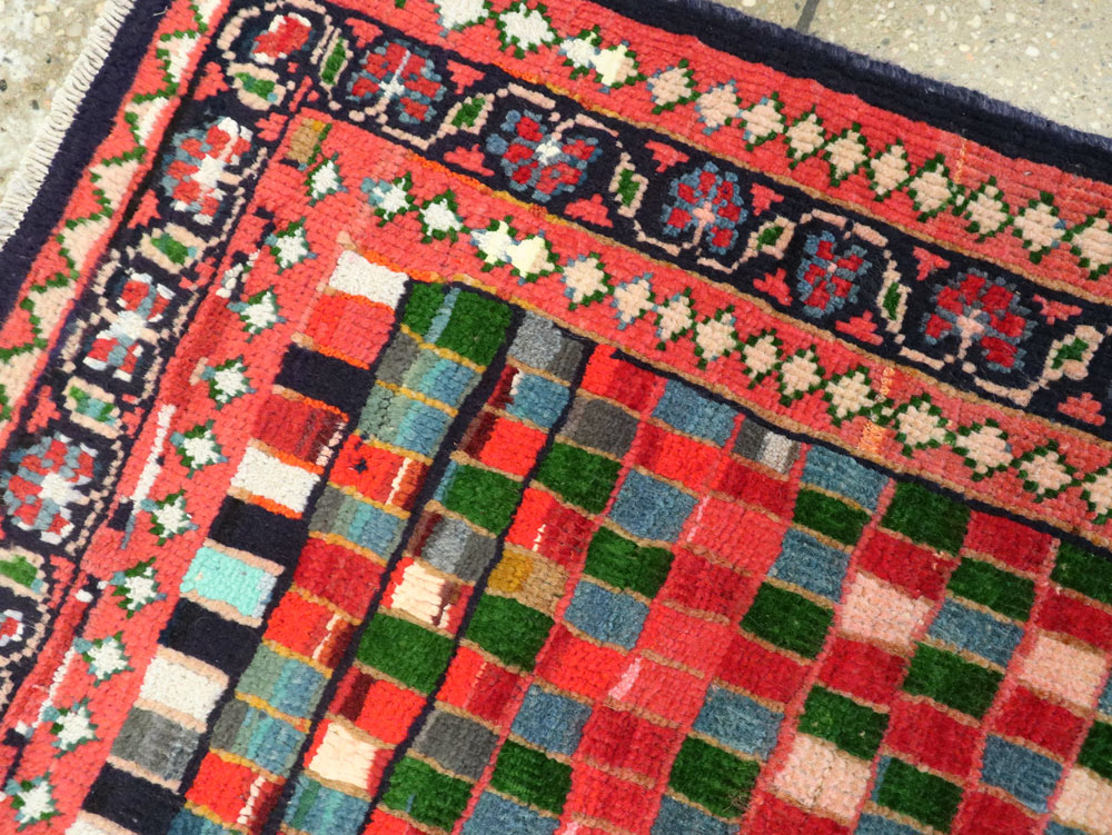 Vintage Persian Mahal Rug, No.26299 - Staging