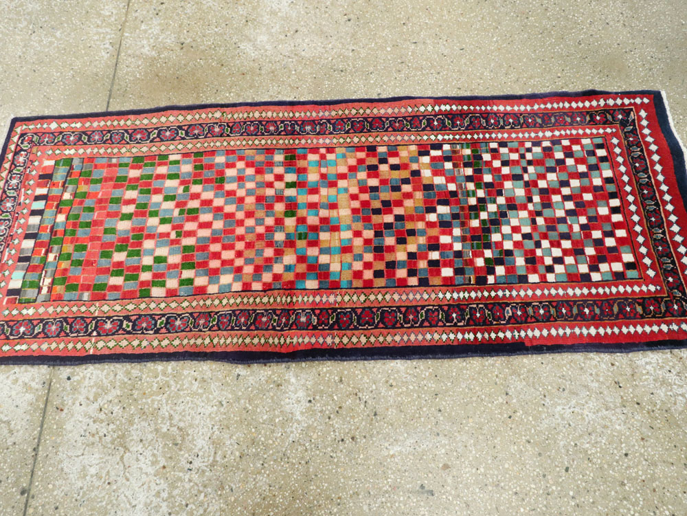 Vintage Persian Mahal Rug, No.26299 - Staging