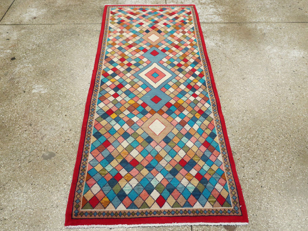 Vintage Persian Mahal Rug, No.26302 - Staging