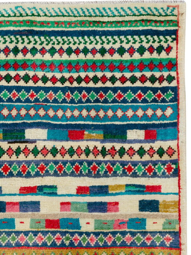 Vintage Persian Mahal Rug, No.26314 - Staging