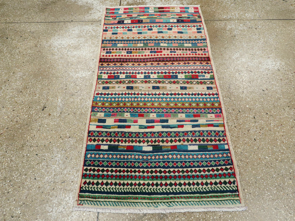 Vintage Persian Mahal Rug, No.26314 - Staging