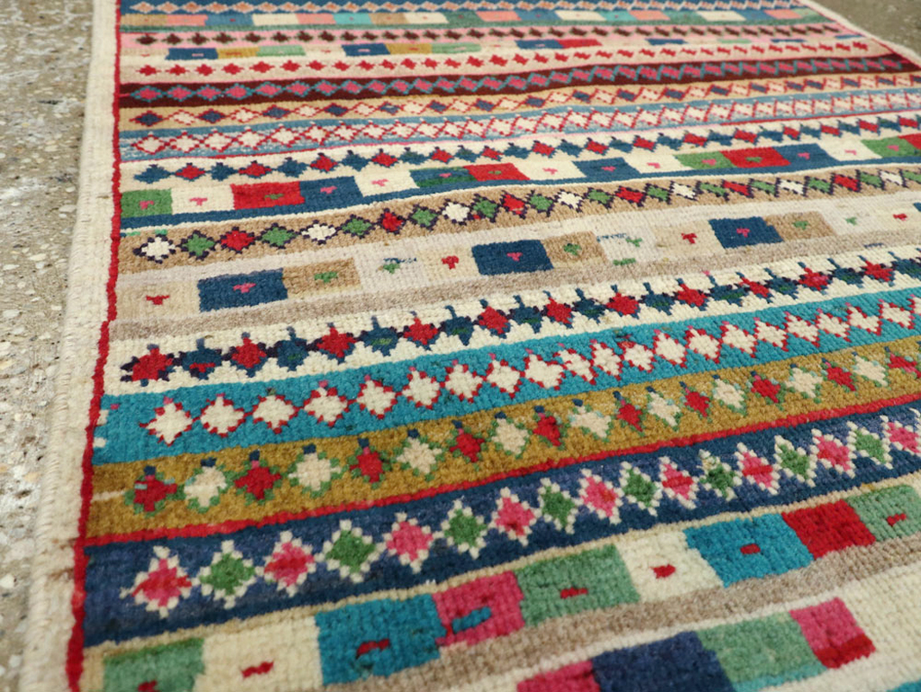 Vintage Persian Mahal Rug, No.26314 - Staging