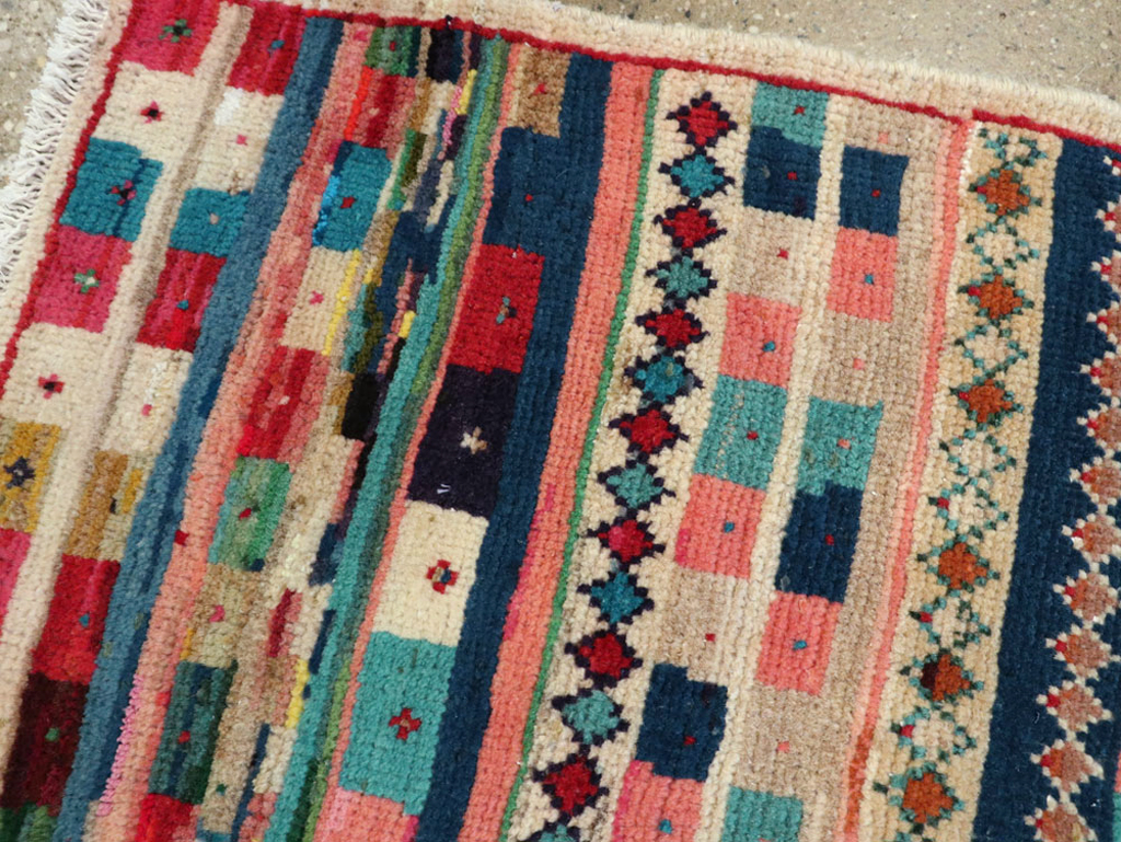 Vintage Persian Mahal Rug, No.26314 - Staging