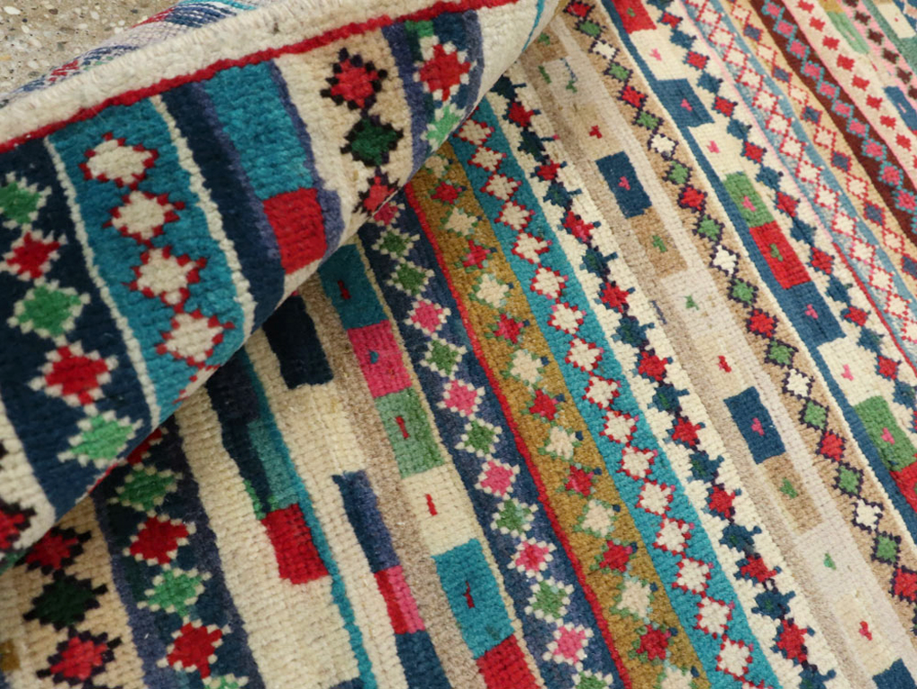 Vintage Persian Mahal Rug, No.26314 - Staging