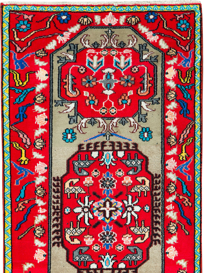 Vintage Persian Mahal Small Runner, No.26317 - Staging