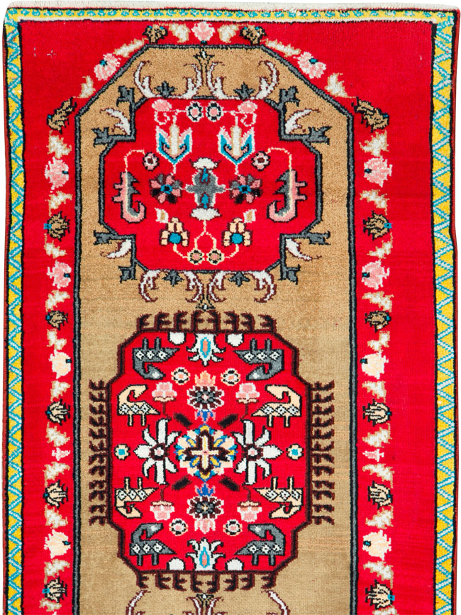 Vintage Persian Mahal Small Runner, No.26317 - Staging