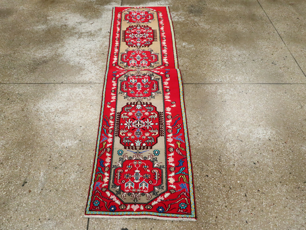 Vintage Persian Mahal Small Runner, No.26317 - Staging