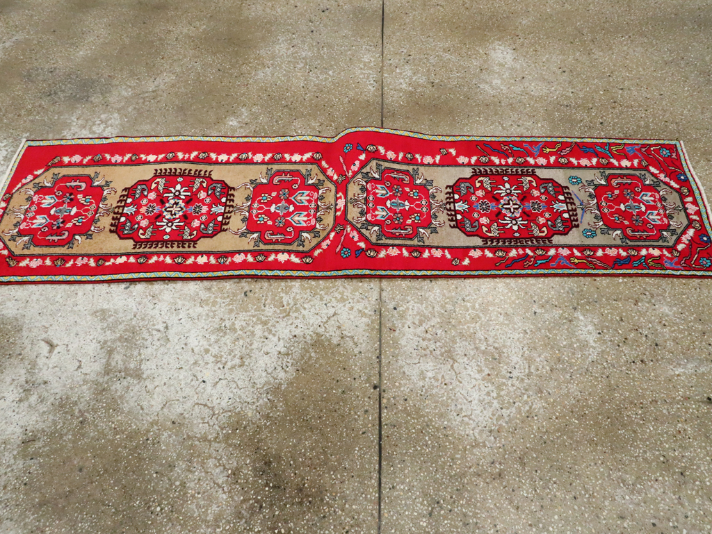 Vintage Persian Mahal Small Runner, No.26317 - Staging