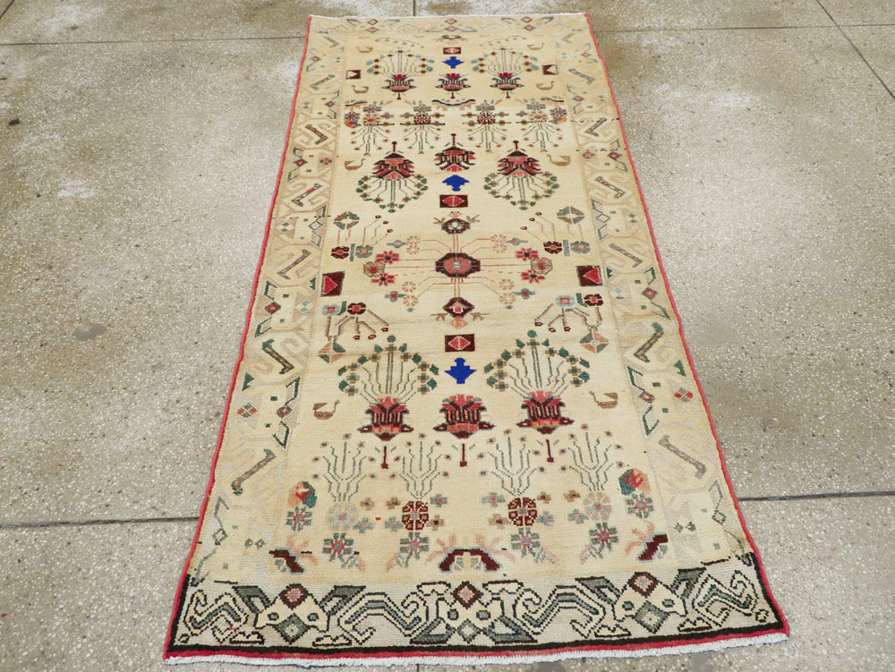 Vintage Persian Hamdan Rug, No.26332 - Staging