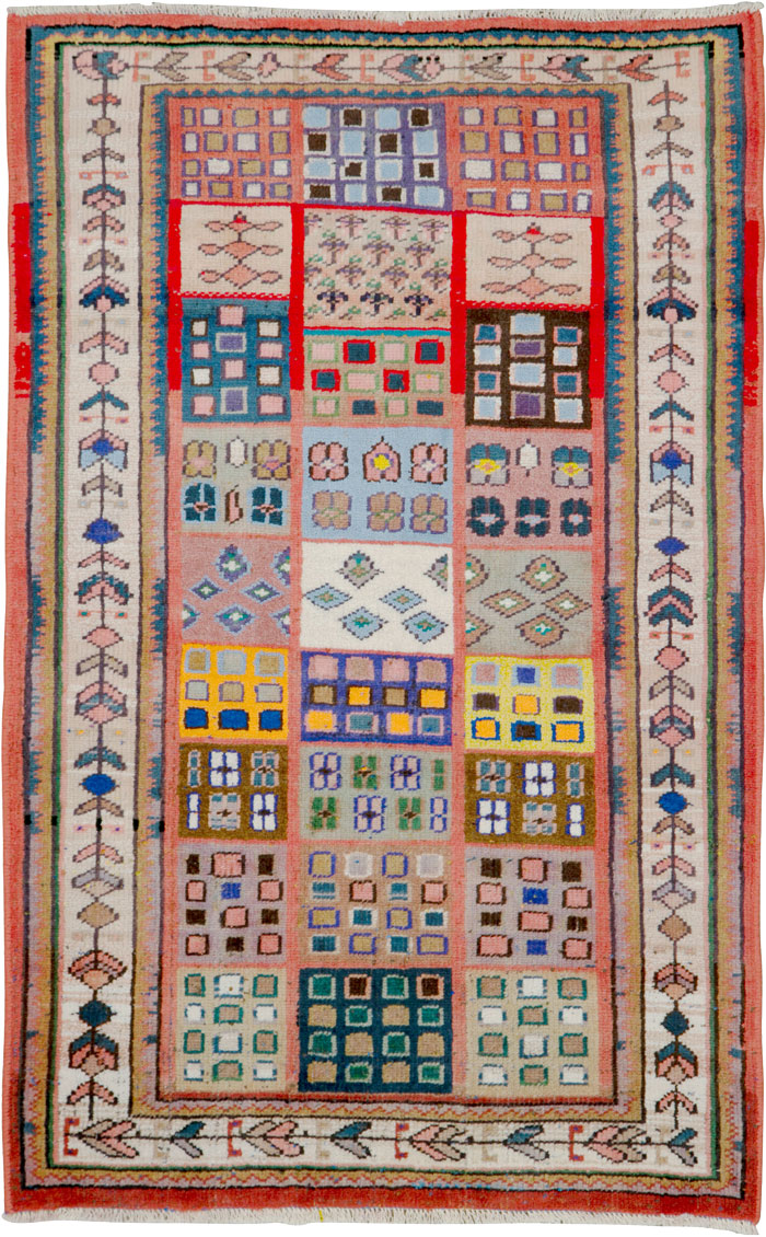 Vintage Persian Mahal Rug, No.26339 - Staging