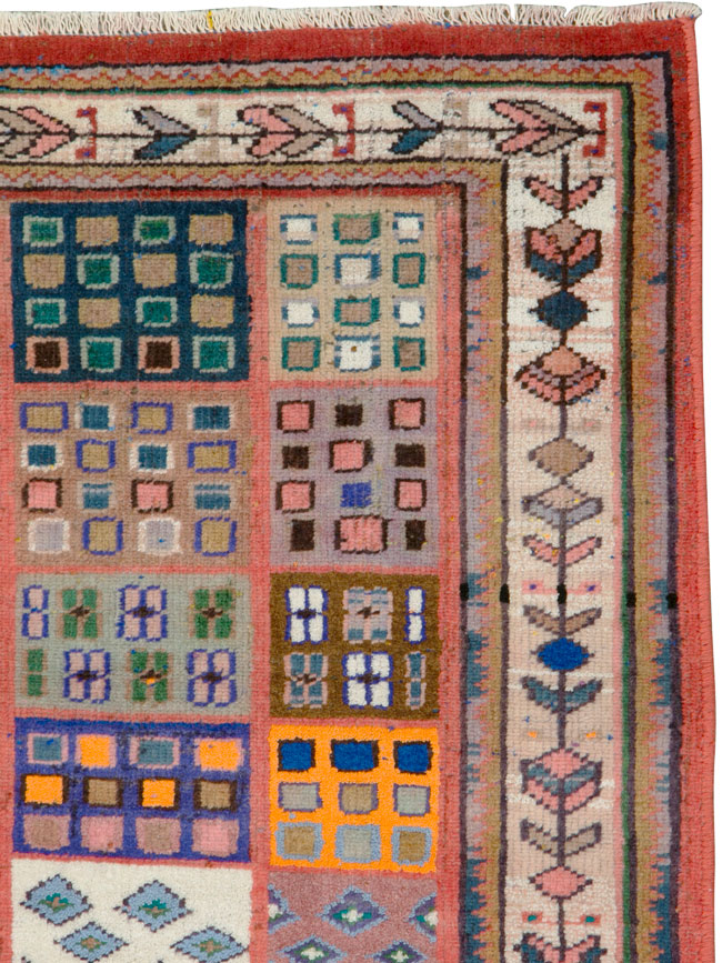 Vintage Persian Mahal Rug, No.26339 - Staging