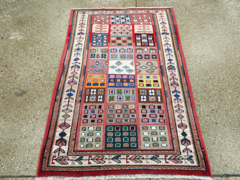 Vintage Persian Mahal Rug, No.26339 - Staging
