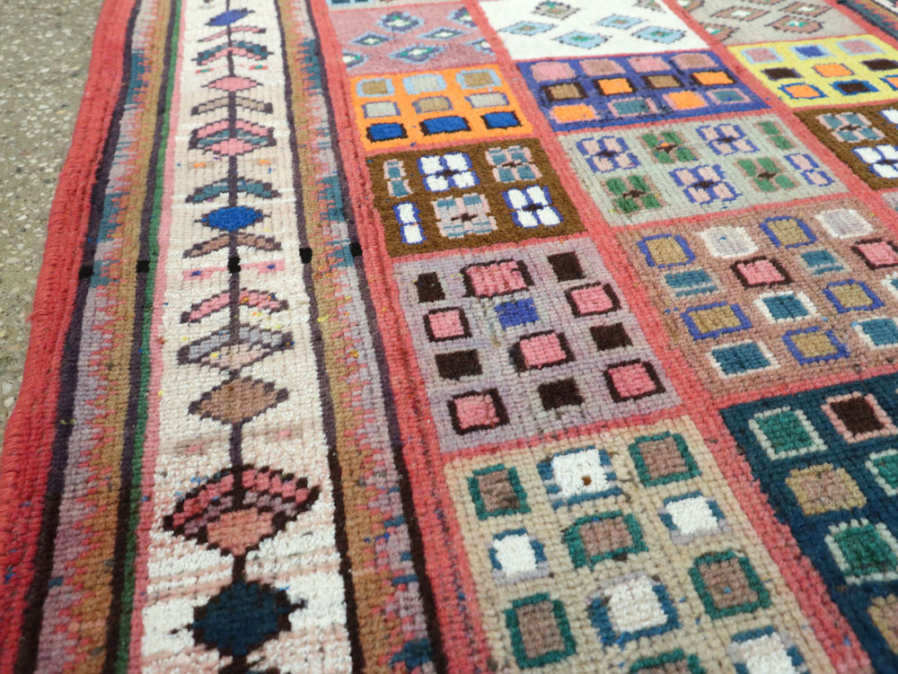 Vintage Persian Mahal Rug, No.26339 - Staging