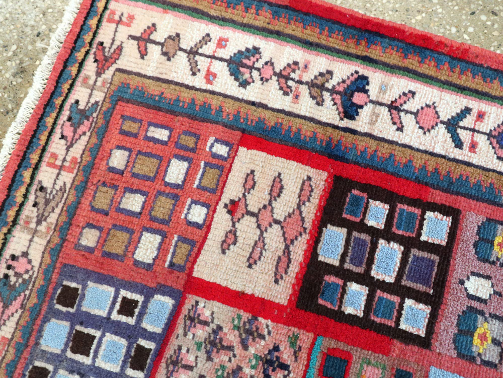 Vintage Persian Mahal Rug, No.26339 - Staging