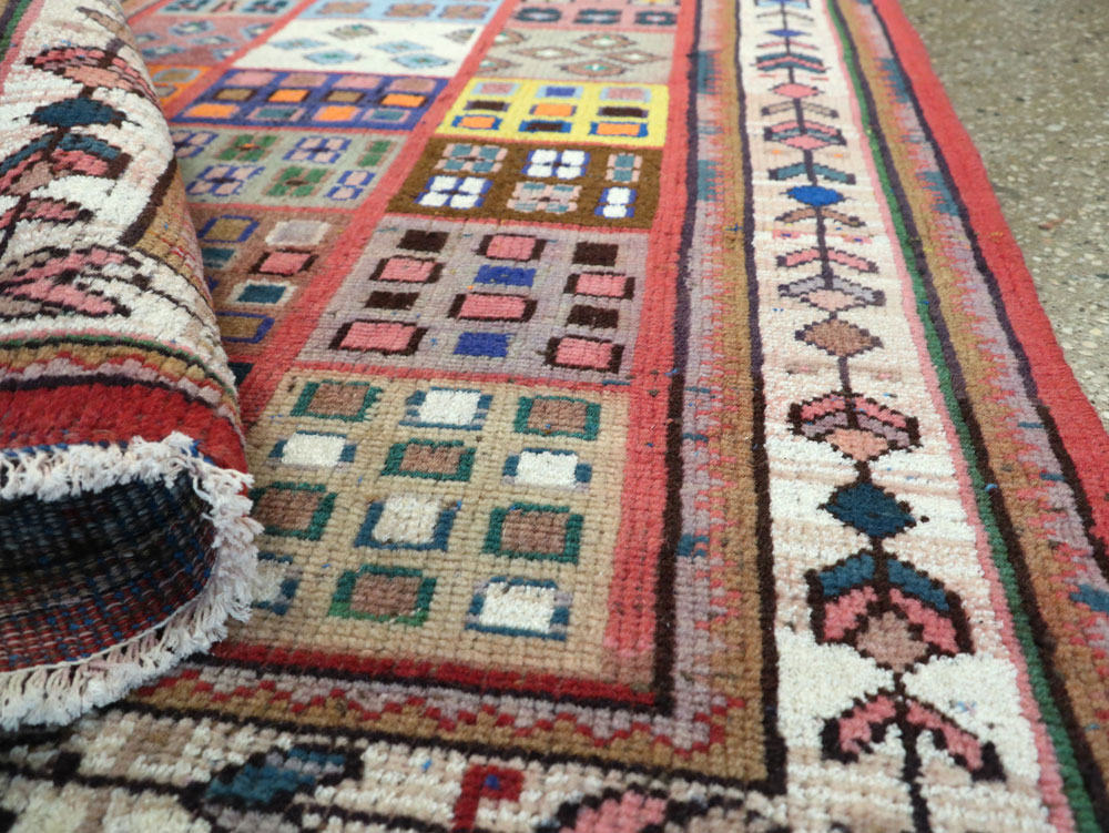 Vintage Persian Mahal Rug, No.26339 - Staging
