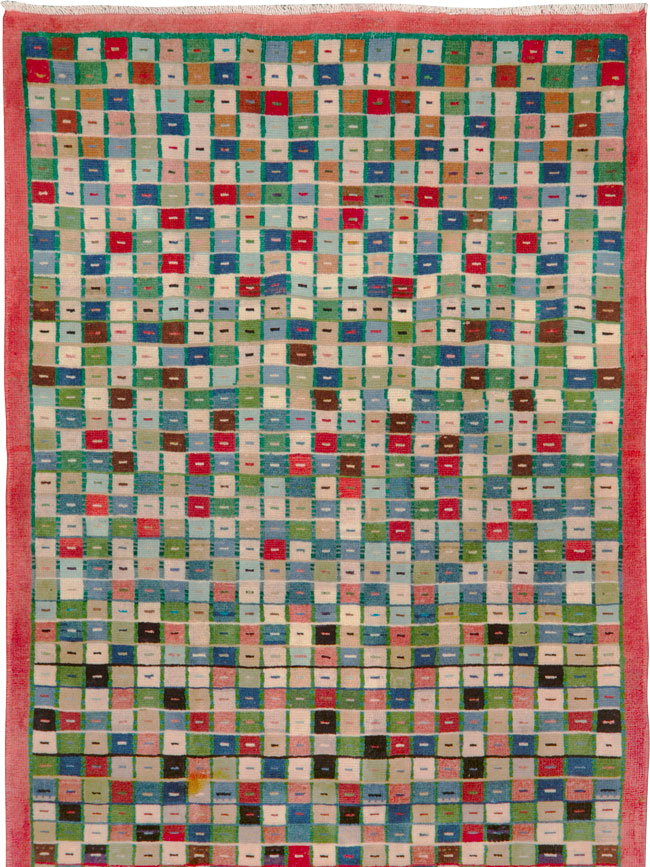 Vintage Persian Mahal Rug, No.26340 - Staging