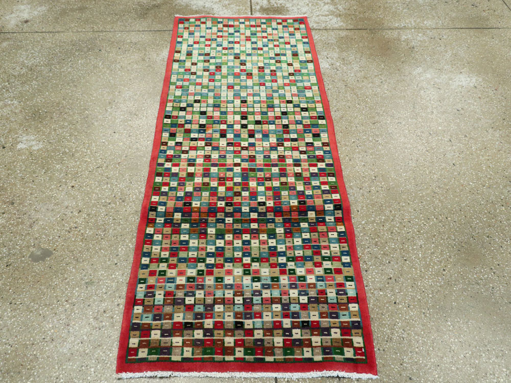 Vintage Persian Mahal Rug, No.26340 - Staging
