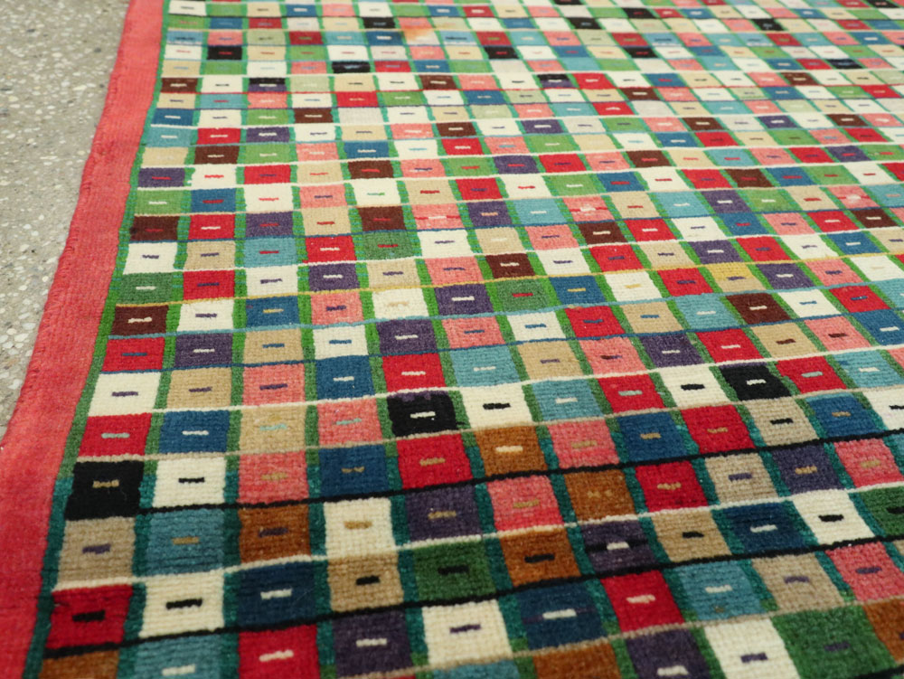 Vintage Persian Mahal Rug, No.26340 - Staging