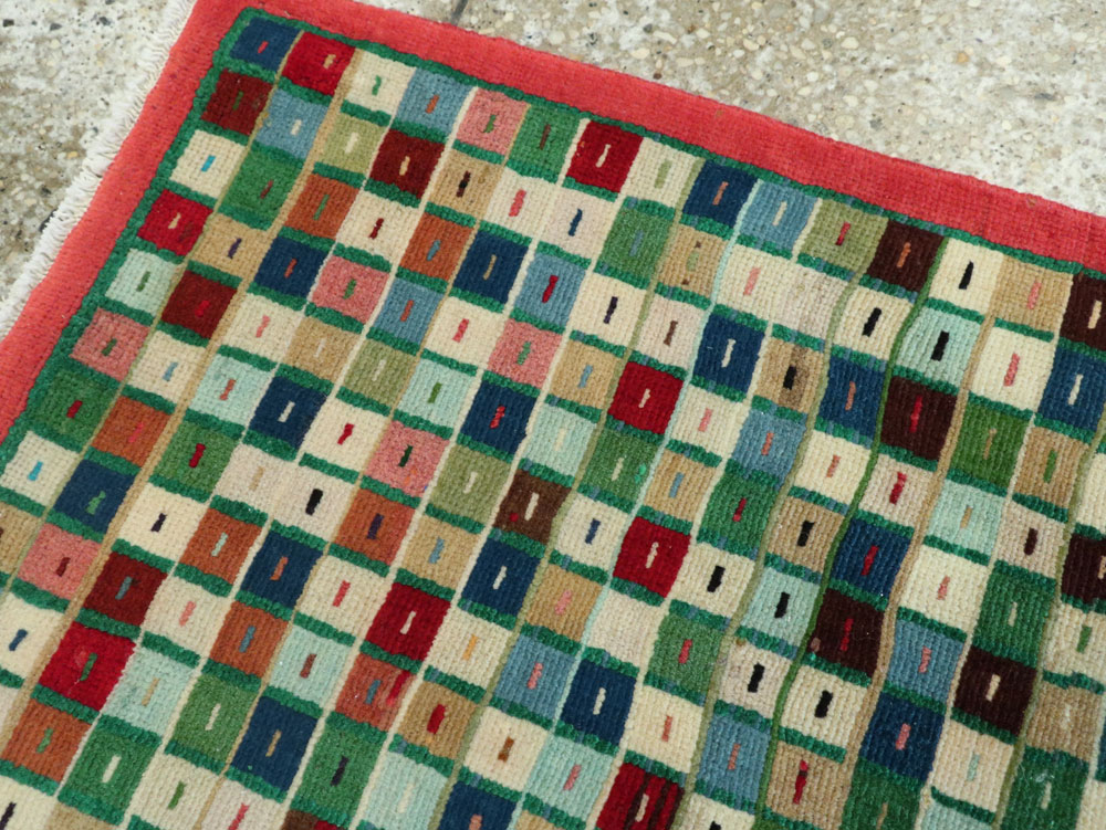 Vintage Persian Mahal Rug, No.26340 - Staging