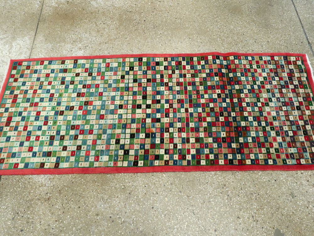 Vintage Persian Mahal Rug, No.26340 - Staging