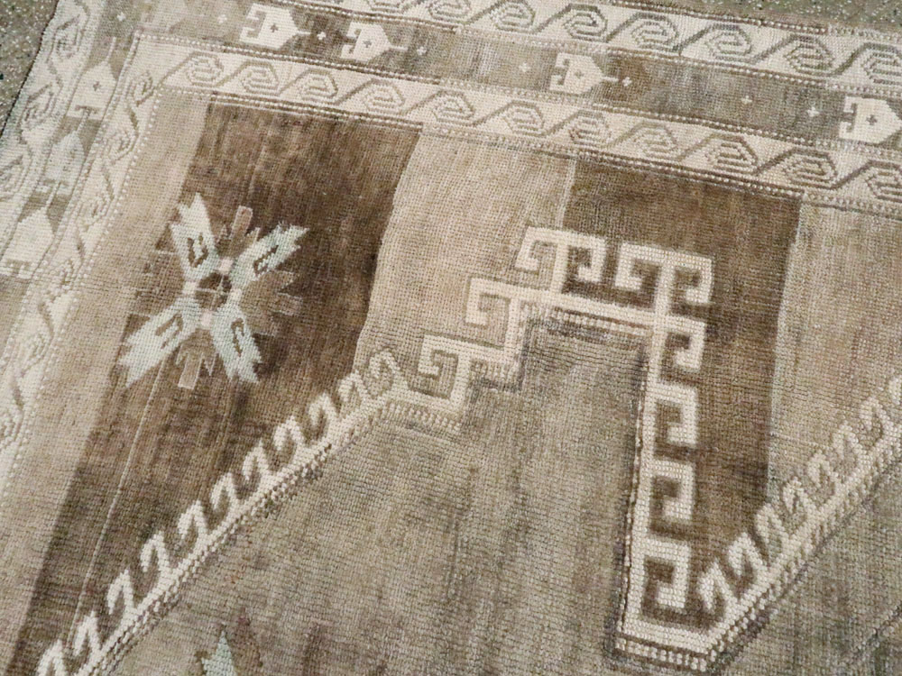 Vintage Turkish Anatolian Carpet, No.26501 - Staging