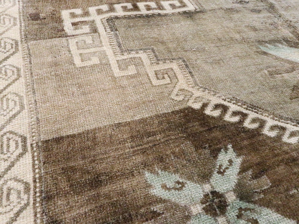 Vintage Turkish Anatolian Carpet, No.26501 - Staging