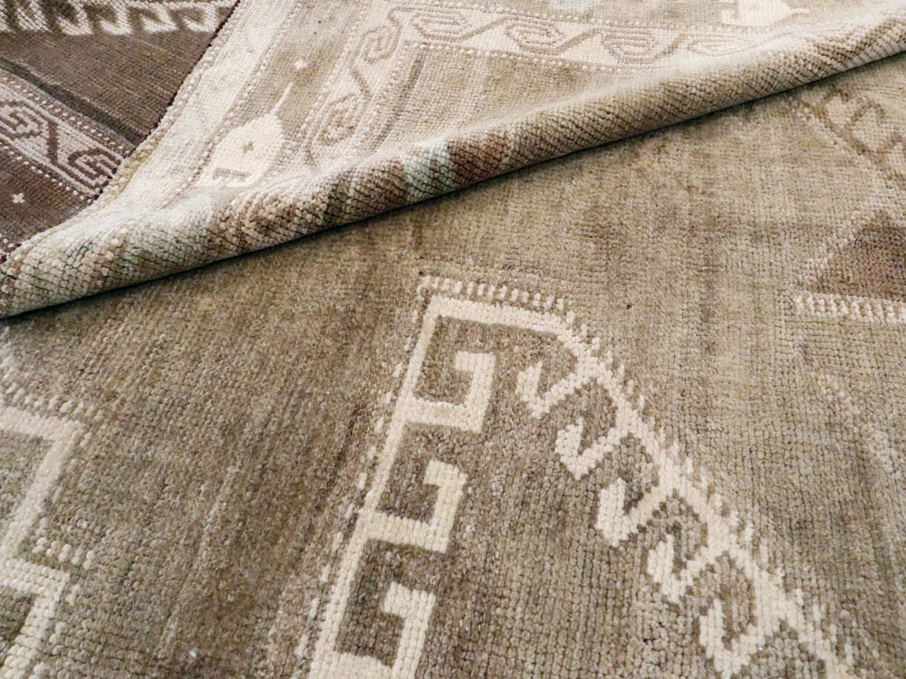 Vintage Turkish Anatolian Carpet, No.26501 - Staging